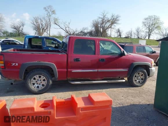 2005 GMC Sierra 1500 SLE with VIN 2GTEK13T651168460, listed as a IAAI auction lot 42099490 with 213,735 mi miles and . Bid and sale history available at DreamBid. Image 14.