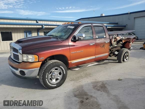 2005 Dodge 2500 SLT z VIN 3D7KS28D35G750040, wystawiony jako Copart lot #42591365 z przebiegiem 105 523 mil mil oraz Szkoda całkowita • Salvage title. Historia ofert i sprzedaży dostępna na DreamBid. Obrazek 1.