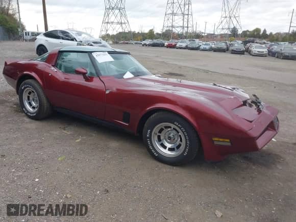 1981 Chevrolet Corvette z VIN 1G1AY8762BS409252, wystawiony jako IAAI lot #43573431 z przebiegiem 42 765 mil mil oraz . Historia ofert i sprzedaży dostępna na DreamBid. Obrazek 1.