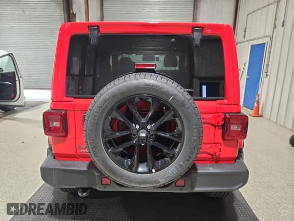 2025 Jeep Wrangler Sahara z VIN 1C4RJXP69SW577777, wystawiony jako Copart lot #69889115 z przebiegiem 5 363 mil mil oraz Czysty tytuł • Clean title. Historia ofert i sprzedaży dostępna na DreamBid. Obrazek 6.