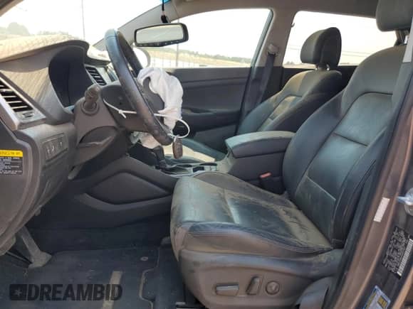 2017 Hyundai Tucson SE z VIN KM8J33A42HU451557, wystawiony jako Copart lot #65680005 z przebiegiem 77 000 mil mil oraz Szkoda całkowita • Salvage title. Historia ofert i sprzedaży dostępna na DreamBid. Obrazek 7.