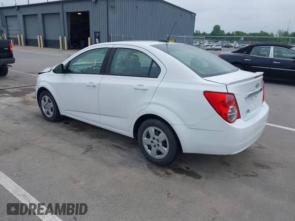 2016 Chevrolet Sonic LS с VIN 1G1JA5SH1G4116031, выставлен на аукционе IAAI как лот 42486225 с пробегом 80 855 миль миль и . История ставок и продаж доступна на DreamBid. Изображение 3.