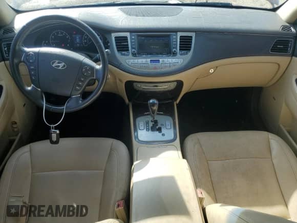 2011 Hyundai Genesis с VIN KMHGC4DE7BU133977, выставлен на аукционе Copart как лот 81921585 с пробегом 175 638 миль миль и Списание • Salvage title. История ставок и продаж доступна на DreamBid. Изображение 8.