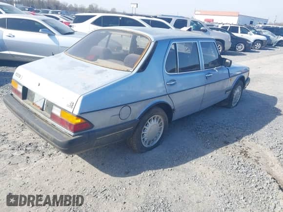 1987 Saab 900 with VIN YS3AS46D5H2018941, listed as a IAAI auction lot 39022114 with 99,969 mi miles and . Bid and sale history available at DreamBid. Image 4.