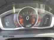 2014 Volvo S60 T5 z VIN YV1612FH7E2275192, wystawiony jako Copart lot #70063675 z przebiegiem 127 396 mil mil oraz Czysty tytuł • Clean title. Historia ofert i sprzedaży dostępna na DreamBid. Obrazek 9.