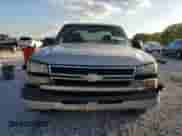 2006 Chevrolet Silverado 1500 LS z VIN 1GCEC19X36Z117305, wystawiony jako Copart lot #80201124 z przebiegiem 227 467 mil mil oraz Czysty tytuł • Clean title. Historia ofert i sprzedaży dostępna na DreamBid. Obrazek 5.