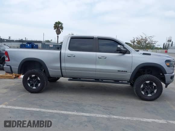 2022 Ram 1500 Big Horn z VIN 1C6RREMT2NN246600, wystawiony jako IAAI lot #42345982 z przebiegiem 21 198 mil mil oraz . Historia ofert i sprzedaży dostępna na DreamBid. Obrazek 13.