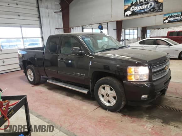 2013 Chevrolet Silverado 1500 LTZ z VIN 1GCRKTE72DZ414083, wystawiony jako Copart lot #49009385 z przebiegiem 180 241 mil mil oraz Szkoda całkowita • Salvage title. Historia ofert i sprzedaży dostępna na DreamBid. Obrazek 4.