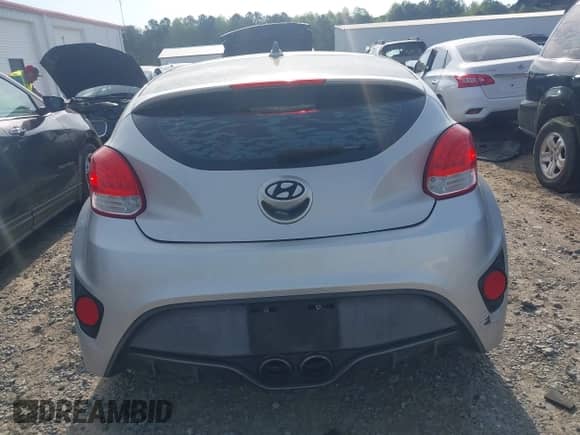 2013 Hyundai Veloster Turbo с VIN KMHTC6AE4DU157798, выставлен на аукционе IAAI как лот 42001561 с пробегом 163 370 миль миль и . История ставок и продаж доступна на DreamBid. Изображение 17.