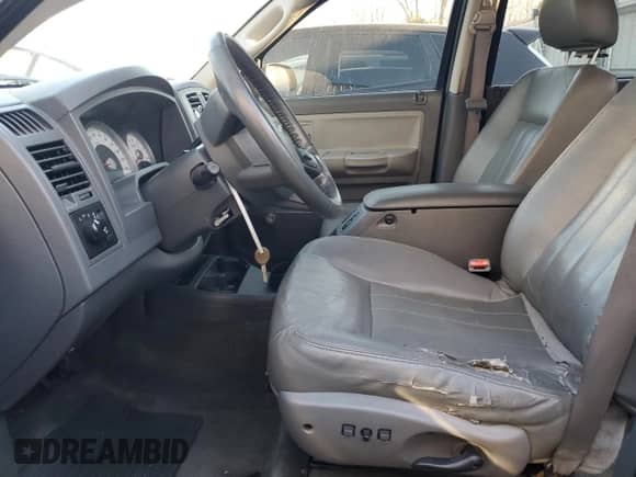 2005 Dodge Dakota SLT z VIN 1D7HW48K05S142669, wystawiony jako Copart lot #82400734 z przebiegiem 175 829 mil mil oraz Szkoda całkowita • Salvage title. Historia ofert i sprzedaży dostępna na DreamBid. Obrazek 7.