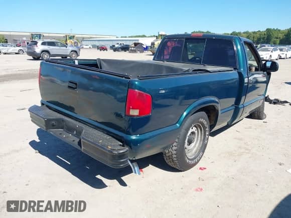 1996 Chevrolet S-10 with VIN 1GCCS1448TK148903, listed as a IAAI auction lot 43327334 with 140,654 mi miles and . Bid and sale history available at DreamBid. Image 4.