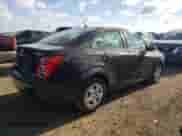 2014 Chevrolet Sonic LS z VIN 1G1JA5SH0E4212942, wystawiony jako Copart lot #71524465 z przebiegiem 130 242 mil mil oraz Szkoda całkowita • Salvage title. Historia ofert i sprzedaży dostępna na DreamBid. Obrazek 3.