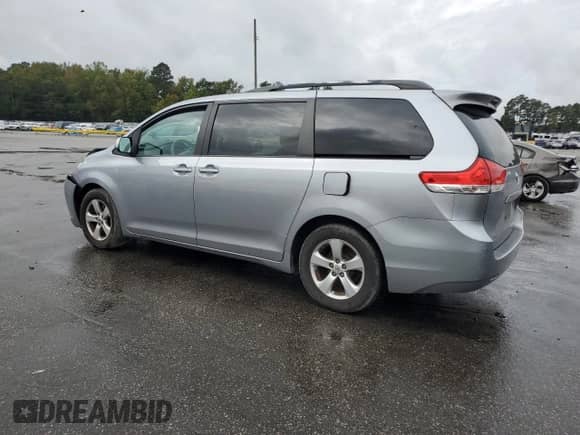 2013 Toyota Sienna LE AAS с VIN 5TDKK3DC1DS389260, выставлен на аукционе Copart как лот 84807565 с пробегом 238 792 миль миль и Списание • Salvage title. История ставок и продаж доступна на DreamBid. Изображение 2.