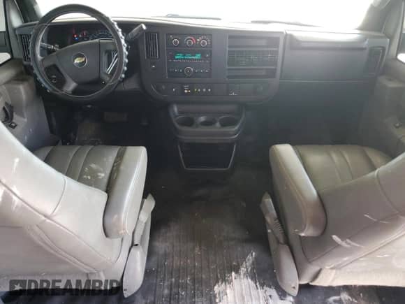 2019 Chevrolet Express Cargo с VIN 1GCWGAFG1K1152477, выставлен на аукционе Copart как лот 84442885 с пробегом 103 763 миль миль и Чистый • Clean title. История ставок и продаж доступна на DreamBid. Изображение 8.