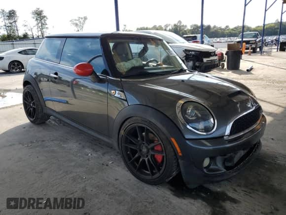 2012 MINI Hardtop S с VIN WMWSV3C55CT385588, выставлен на аукционе Copart как лот 85710485 с пробегом Не указан миль и Списание • Salvage title. История ставок и продаж доступна на DreamBid. Изображение 4.
