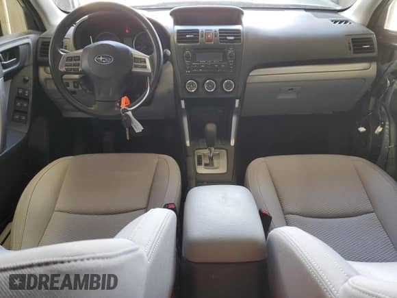 2015 Subaru Forester z VIN SA0123301, wystawiony jako Copart lot #54677574 z przebiegiem 58 430 mil mil oraz Szkoda całkowita • Salvage title. Historia ofert i sprzedaży dostępna na DreamBid. Obrazek 8.