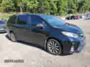 2020 Toyota Sienna XLE z VIN 5TDDZ3DCXLS228487, wystawiony jako Copart lot #70249615 z przebiegiem 39 481 mil mil oraz Szkoda całkowita • Salvage title. Historia ofert i sprzedaży dostępna na DreamBid. Obrazek 4.