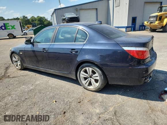 2009 BMW 5 Series 528i z VIN WBANU53569C121543, wystawiony jako Copart lot #81277415 z przebiegiem 124 100 mil mil oraz Czysty tytuł • Clean title. Historia ofert i sprzedaży dostępna na DreamBid. Obrazek 2.