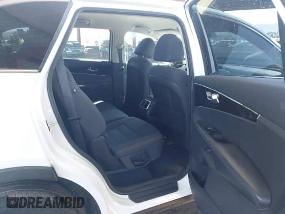 2020 Kia Sorento LX z VIN 5XYPG4A59LG623319, wystawiony jako IAAI lot #43343941 z przebiegiem 77 371 mil mil oraz . Historia ofert i sprzedaży dostępna na DreamBid. Obrazek 8.