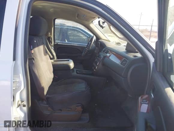 2013 Chevrolet Tahoe LS with VIN 1GNSKAE06DR187867, listed as a IAAI auction lot 41352892 with 110,116 mi miles and . Bid and sale history available at DreamBid. Image 5.