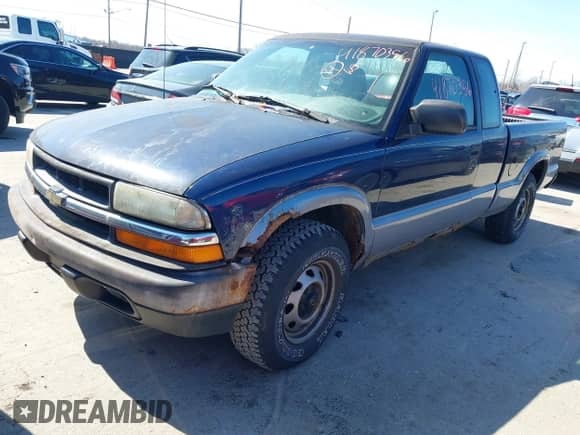 2003 Chevrolet S-10 LS с VIN 1GCDT19X438161956, выставлен на аукционе IAAI как лот 41870356 с пробегом 77 079 миль миль и . История ставок и продаж доступна на DreamBid. Изображение 2.