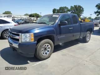2011 Chevrolet Silverado 1500 LS z VIN 1GCRCREA0BZ303895, wystawiony jako Copart lot #57750935 z przebiegiem 212 073 mil mil oraz Szkoda całkowita • Salvage title. Historia ofert i sprzedaży dostępna na DreamBid. Obrazek 1.