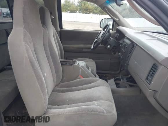 2001 Dodge Dakota Sport z VIN 1B7GG22N81S220121, wystawiony jako IAAI lot #41907923 z przebiegiem Nie podano mil oraz . Historia ofert i sprzedaży dostępna na DreamBid. Obrazek 5.