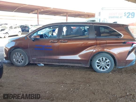 2021 Toyota Sienna LE with VIN 5TDKRKEC5MS042826, listed as a IAAI auction lot 43351756 with 71,662 mi miles and . Bid and sale history available at DreamBid. Image 14.