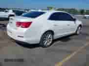 2015 Chevrolet Malibu LT z VIN 1G11D5SLXFF260725, wystawiony jako IAAI lot #43235655 z przebiegiem 217 363 mil mil oraz . Historia ofert i sprzedaży dostępna na DreamBid. Obrazek 4.