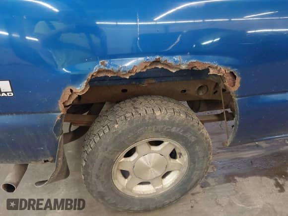 2004 GMC Sierra 1500 SLT with VIN 2GTEK19TX41240671, listed as a IAAI auction lot 43246922 with 142,164 mi miles and . Bid and sale history available at DreamBid. Image 15.