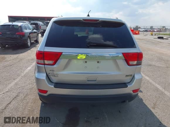2011 Jeep Grand Cherokee Laredo z VIN 1J4RR4GG4BC586012, wystawiony jako IAAI lot #42973094 z przebiegiem 177 559 mil mil oraz . Historia ofert i sprzedaży dostępna na DreamBid. Obrazek 16.