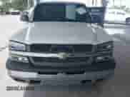 2005 Chevrolet Silverado 1500 Work Truck z VIN 1GCEC14XX5Z318107, wystawiony jako IAAI lot #43367766 z przebiegiem 104 186 mil mil oraz . Historia ofert i sprzedaży dostępna na DreamBid. Obrazek 12.
