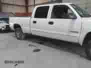 2007 Chevrolet Silverado 1500HD LS z VIN 1GCGK13U97F102188, wystawiony jako IAAI lot #42447177 z przebiegiem 260 613 mil mil oraz . Historia ofert i sprzedaży dostępna na DreamBid. Obrazek 17.