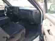 2001 GMC Sierra 1500 SLE z VIN 2GTEC19V111385026, wystawiony jako IAAI lot #42460014 z przebiegiem 228 621 mil mil oraz . Historia ofert i sprzedaży dostępna na DreamBid. Obrazek 5.