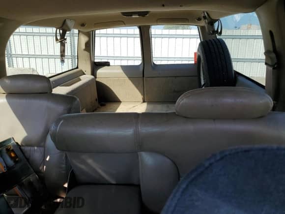 1999 Chevrolet Suburban с VIN 1GNGK26R7XJ423387, выставлен на аукционе Copart как лот 72254674 с пробегом Не указан миль и На запчасти • Non repairable. История ставок и продаж доступна на DreamBid. Изображение 10.