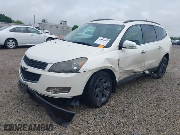 2012 Chevrolet Traverse 2LT z VIN 1GNKRJED7CJ311222, wystawiony jako IAAI lot #42856807 z przebiegiem 151 939 mil mil oraz . Historia ofert i sprzedaży dostępna na DreamBid. Obrazek 2.