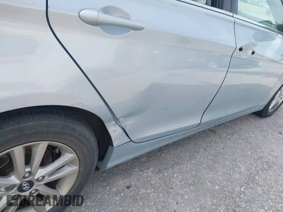 2012 Hyundai Sonata GLS z VIN 5NPEB4AC8CH467593, wystawiony jako IAAI lot #43290505 z przebiegiem 150 656 mil mil oraz . Historia ofert i sprzedaży dostępna na DreamBid. Obrazek 6.