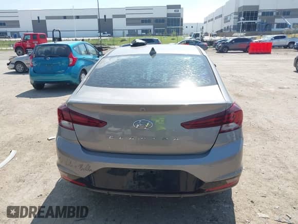 2020 Hyundai Elantra SEL z VIN KMHD84LF4LU996882, wystawiony jako IAAI lot #43320395 z przebiegiem 125 404 mil mil oraz . Historia ofert i sprzedaży dostępna na DreamBid. Obrazek 17.