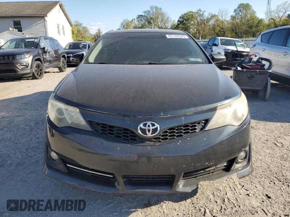 2013 Toyota Camry SE z VIN 4T1BF1FK0DU267946, wystawiony jako Copart lot #85169545 z przebiegiem Nie podano mil oraz Szkoda całkowita • Salvage title. Historia ofert i sprzedaży dostępna na DreamBid. Obrazek 5.