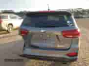 2019 Kia Sorento L z VIN 5XYPG4A30KG610696, wystawiony jako IAAI lot #43328782 z przebiegiem 76 151 mil mil oraz . Historia ofert i sprzedaży dostępna na DreamBid. Obrazek 16.