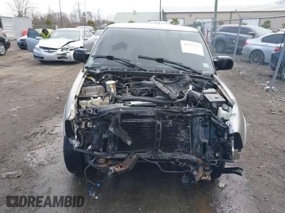 2002 Chevrolet S-10 LS z VIN 1GCCS19W128174992, wystawiony jako IAAI lot #41739237 z przebiegiem Nie podano mil oraz . Historia ofert i sprzedaży dostępna na DreamBid. Obrazek 6.