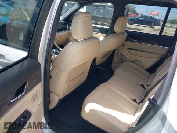 2024 Jeep Grand Cherokee с VIN 1C4RJYB62RC115893, выставлен на аукционе IAAI как лот 43459345 с пробегом 50 239 миль миль и . История ставок и продаж доступна на DreamBid. Изображение 8.