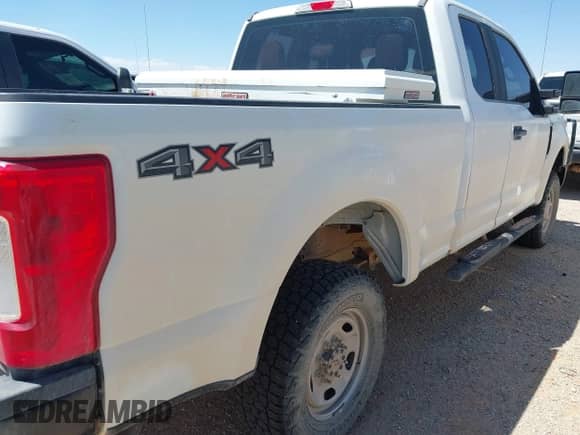 2019 Ford F-250 XL z VIN 1FT7X2B69KED14002, wystawiony jako IAAI lot #43143391 z przebiegiem 174 499 mil mil oraz . Historia ofert i sprzedaży dostępna na DreamBid. Obrazek 6.