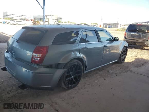 2007 Dodge Magnum R/T z VIN 2D4GV57257H656658, wystawiony jako Copart lot #49389545 z przebiegiem 221 395 mil mil oraz Szkoda całkowita • Salvage title. Historia ofert i sprzedaży dostępna na DreamBid. Obrazek 3.