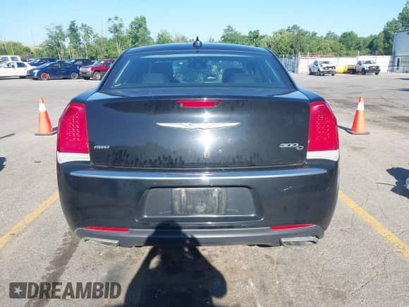 2017 Chrysler 300 C с VIN 2C3CCAKG1HH665117, выставлен на аукционе IAAI как лот 42628044 с пробегом 114 769 миль миль и . История ставок и продаж доступна на DreamBid. Изображение 16.