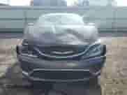 2016 Chrysler 200 LX z VIN 1C3CCCFB2GN171493, wystawiony jako Copart lot #68939405 z przebiegiem 229 568 mil mil oraz Szkoda całkowita • Salvage title. Historia ofert i sprzedaży dostępna na DreamBid. Obrazek 5.