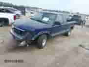 1999 Chevrolet S-10 LS с VIN 1GCCS19X8X8160572, выставлен на аукционе IAAI как лот 42712147 с пробегом 150 886 миль миль и . История ставок и продаж доступна на DreamBid. Изображение 17.