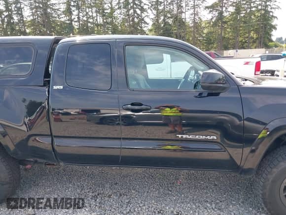 2018 Toyota Tacoma SR5 z VIN 5TFSZ5AN2JX151257, wystawiony jako IAAI lot #42895721 z przebiegiem 157 990 mil mil oraz . Historia ofert i sprzedaży dostępna na DreamBid. Obrazek 13.