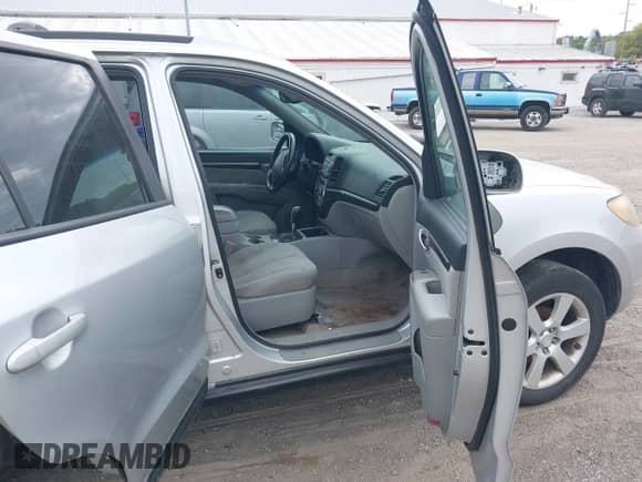 2007 Hyundai Santa Fe SE with VIN 5NMSH73E17H003128, listed as a IAAI auction lot 43151829 with 118,477 mi miles and . Bid and sale history available at DreamBid. Image 5.