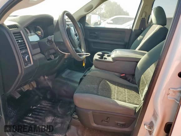 2019 Ram 1500 Tradesman z VIN 1C6RR7ST4KS645164, wystawiony jako Copart lot #84464545 z przebiegiem 113 940 mil mil oraz Czysty tytuł • Clean title. Historia ofert i sprzedaży dostępna na DreamBid. Obrazek 7.